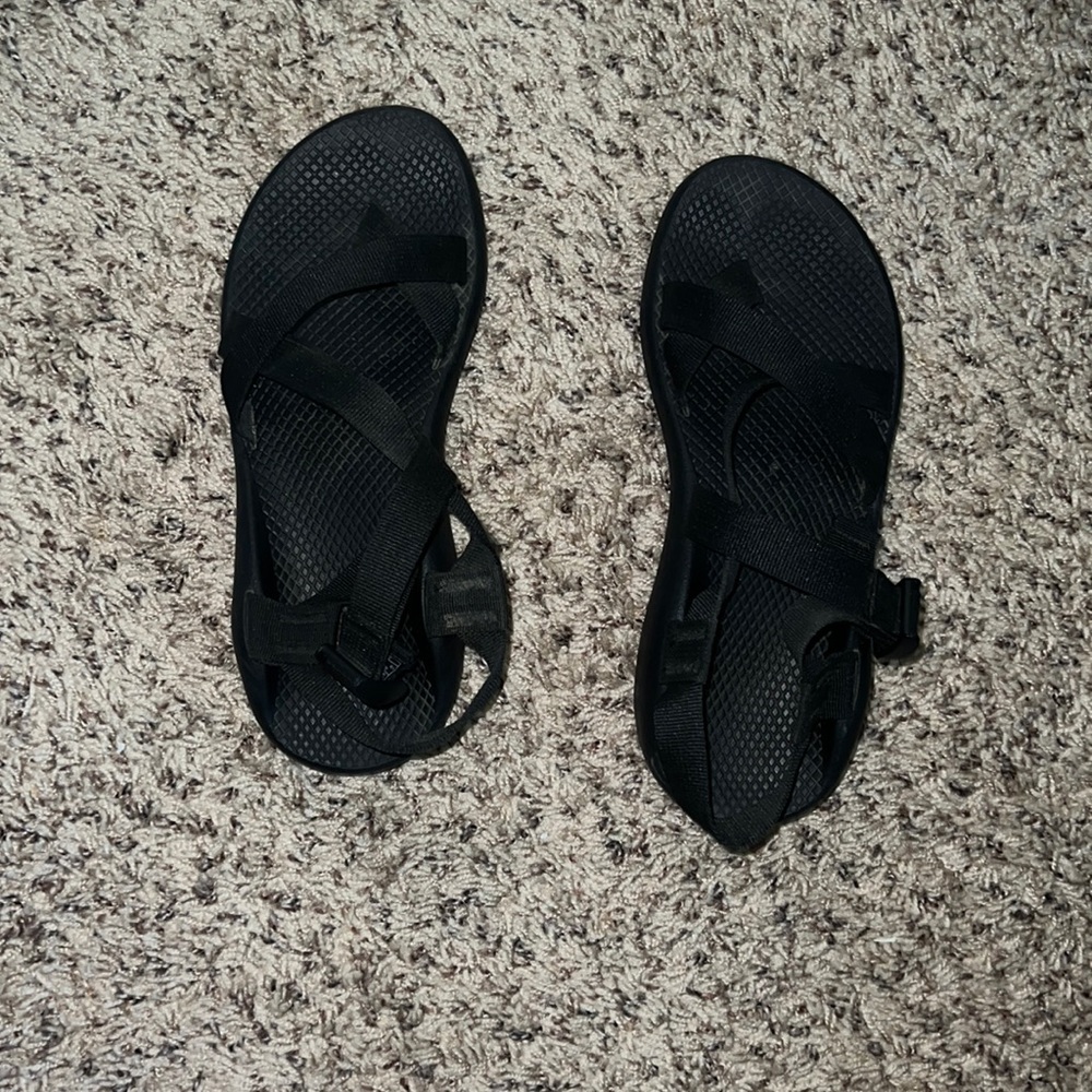 Size 10 Chacos with toe loop. Selling because I got a different pair.